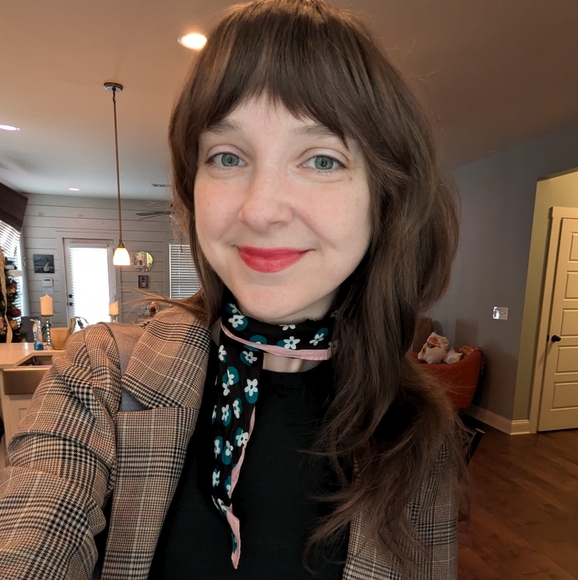 Meet your Posher, Stephanie - Picture 4 of 4